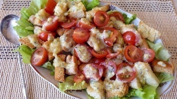 Салат 'Цезарь' с курицей Салат 'Цезарь' с курицей