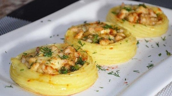 Картофельные 'гнёзда' с курицей Картофельные 'гнёзда' с курицей