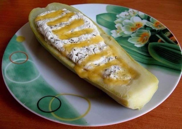 Кабачки, фаршированные творогом.