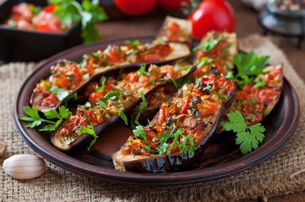 Баклажаны с чесночной начинкой Баклажаны с чесночной начинкой
