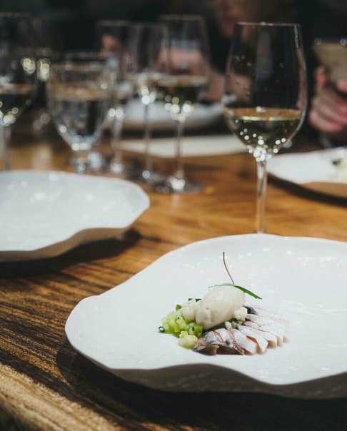 Счастливая селёдка, купающаяся в водке Счастливая селёдка, купающаяся в водке