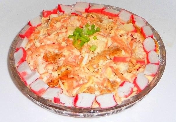 Салат с редькой и омлетом