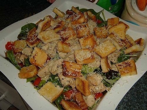 Цезарь с курицей и классическим соусом!