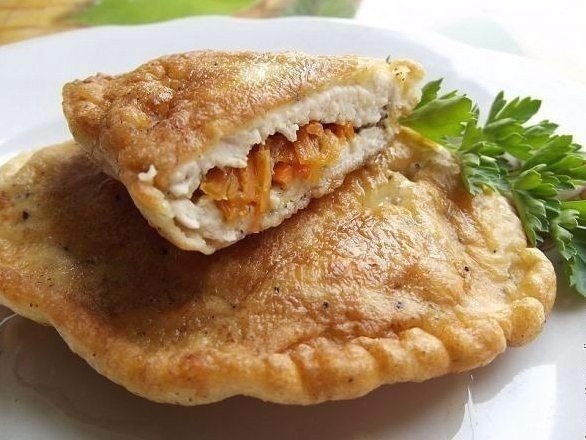 Куриные отбивные с начинкой, жареные в кляре.