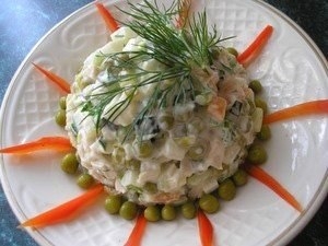 Чтобы приготовить быстрый салат &laquo;Восход&raquo; из морепродуктов и картофеля с огурцом, вам понадобятся сле
