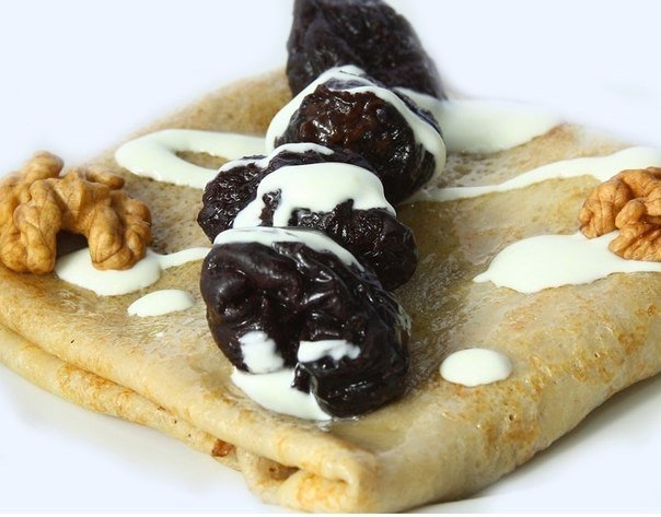 Блины с черносливом и орехами Блины с черносливом и орехами