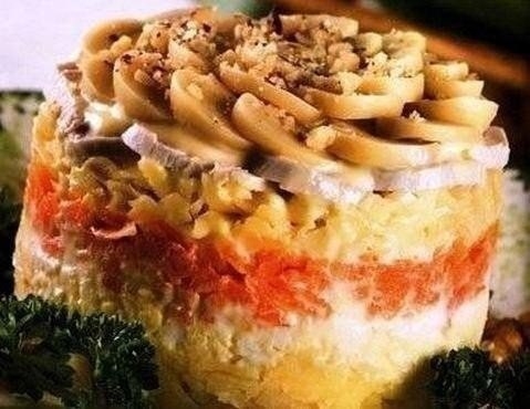 Салат "Курочка с орешками" Салат "Курочка с орешками"