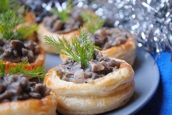 ШАМПИНЬОНЫ В СТАКАНЧИКАХ ШАМПИНЬОНЫ В СТАКАНЧИКАХ
