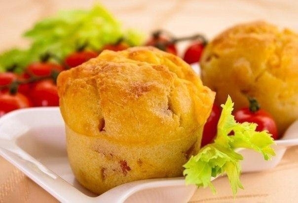"Маффины с сыром и ветчиной"