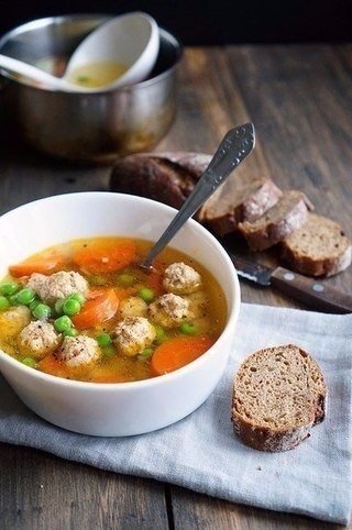 Прозрачный суп с фрикадельками