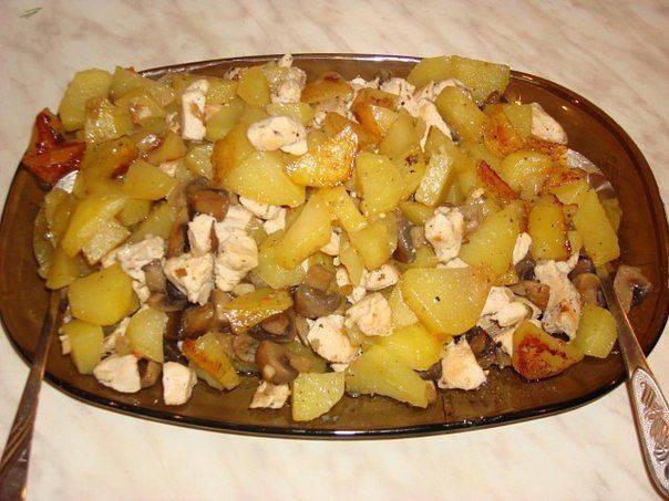 Картофель запеченный с грибами и курицей