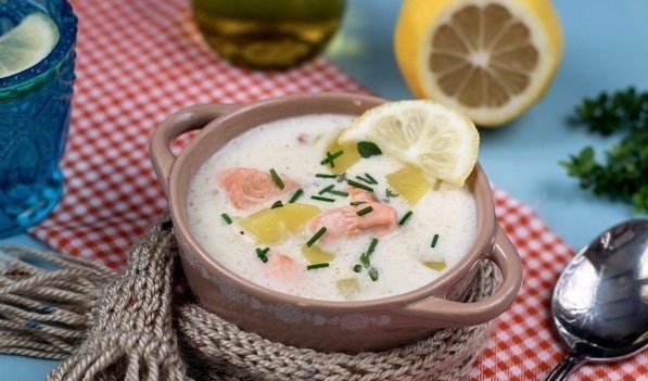 Сливочный суп с лососем и картофелем