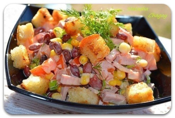 Салат с фасолью и сухариками! Очень вкусный салатик!!