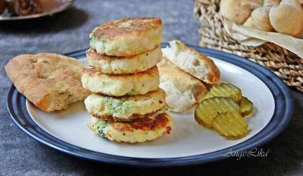 Тресковые биточки с брокколи и картофелем