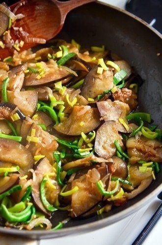 Баклажаны с грибами и беконом Баклажаны с грибами и беконом