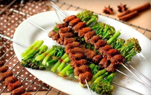 Куриные сердечки на шпажках Куриные сердечки на шпажках