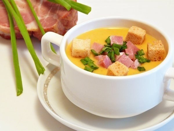 Картофельный суп-пюре с зеленым луком Картофельный суп-пюре с зеленым луком