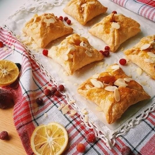 Слойка с марципаном и миндалем Слойка с марципаном и миндалем