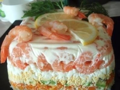 Фитнес-салат с креветками и авокадо