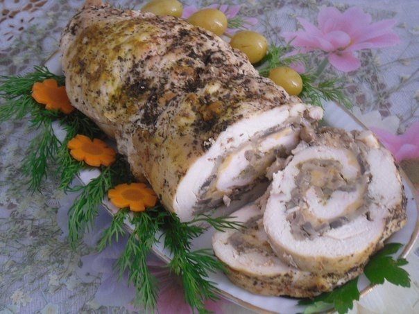 РОЛАДА ИЗ КУРИЦЫ С ГРИБАМИ И СЫРОМ
