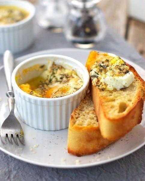 Яйца, запеченные с сыром Яйца, запеченные с сыром