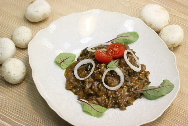 Бефстроганов в луковом соусе с грибами и апельсиновый нектар «Фруктовый сад» Бефстроганов в луковом соусе с грибами и апельсиновый нектар «Фруктовый сад»