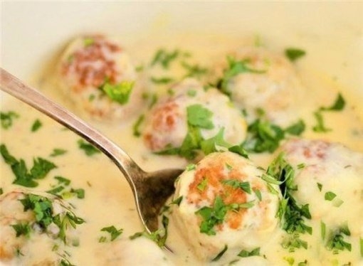 Легкие тефтели с начинкой и вкусным соусом