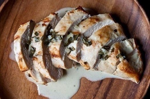 Запеченные куриные грудки со сливочным соусом