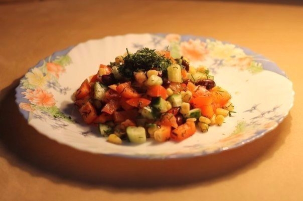 Вкусный овощной салат с красной фасолью Вкусный овощной салат с красной фасолью