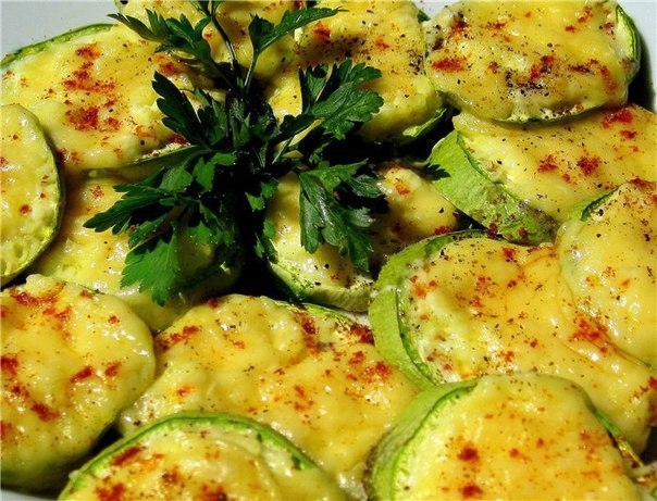 Кабачки запеченные с сыром и чесноком Кабачки запеченные с сыром и чесноком