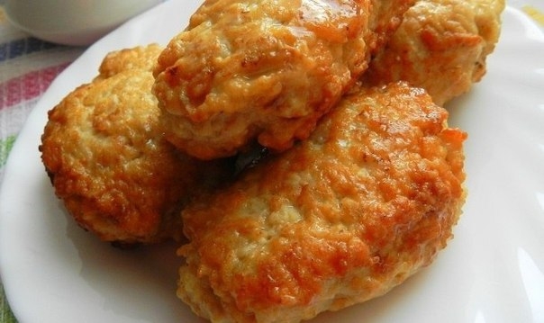 Суперпышные КОТЛЕТКИ из куриного фарша с овсяными хлопьями. Суперпышные КОТЛЕТКИ из куриного фарша с овсяными хлопьями.