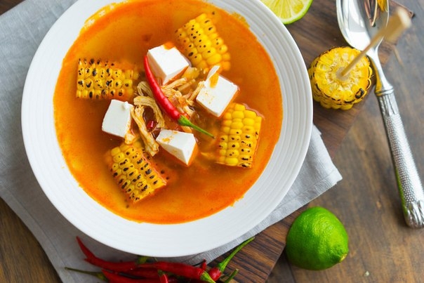 Лёгкий суп с красным перцем и кукурузой Лёгкий суп с красным перцем и кукурузой