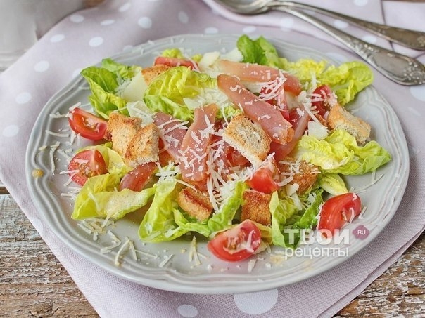 Салат Цезарь с курицей Салат Цезарь с курицей