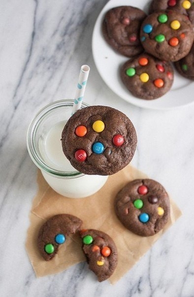 Мягкое шоколадное печенье с M&M's Мягкое шоколадное печенье с M&M's