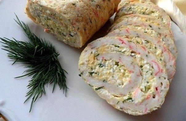 Рулет из крабовых палочек. Рулет из крабовых палочек.