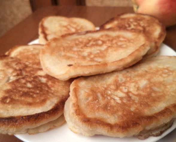 Оладьи с яблоками на молоке.