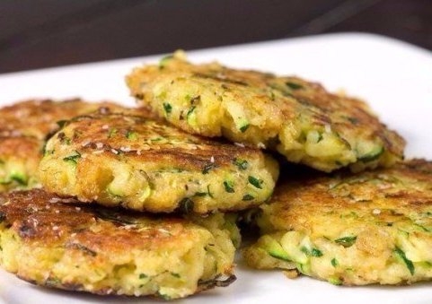 Куриные оладьи с кабачком и сыром
