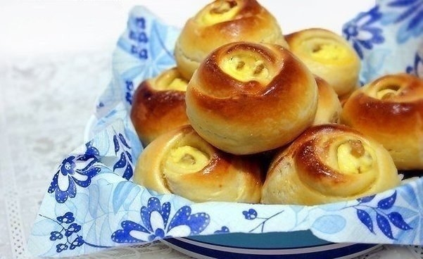 Булочки "Розочки" с творогом &mdash; красивая и вкусная выпечка