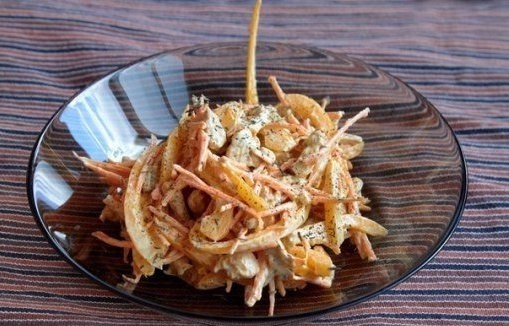 Легкий фитнес-салат с курицей