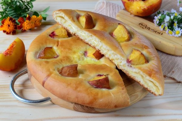 Хачапури с сыром и персиками Хачапури с сыром и персиками