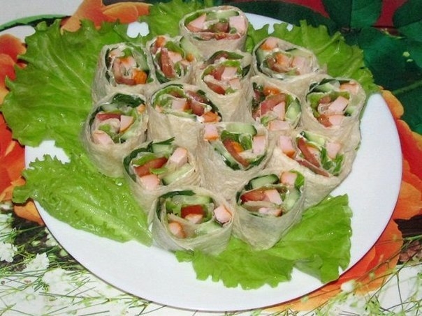 Рулеты из лаваша с копчёной курицей Рулеты из лаваша с копчёной курицей