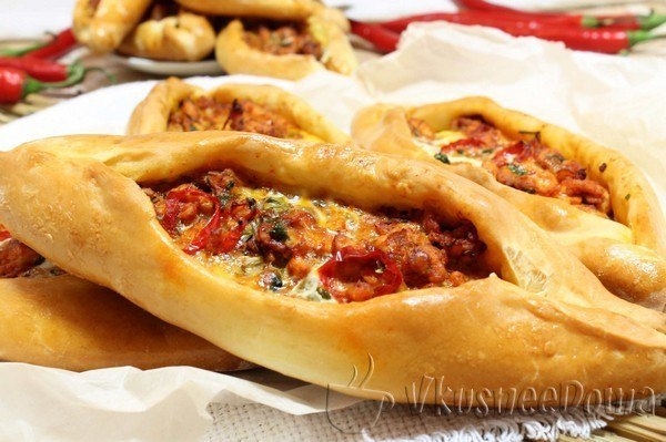 Пицца турецкая — Pide с мясом и с сыром Пицца турецкая — Pide с мясом и с сыром