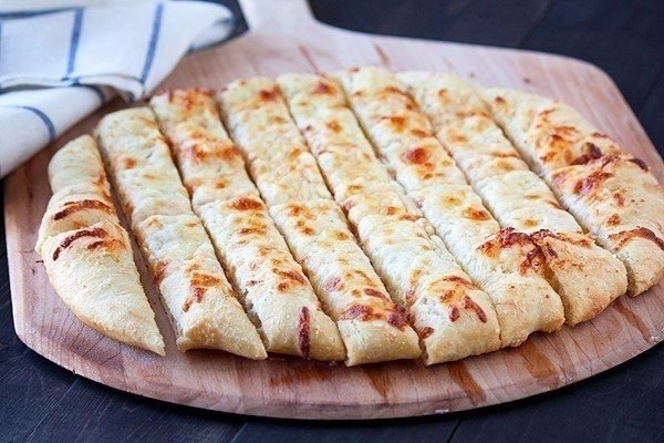 Сырно-чесночные палочки к пиву