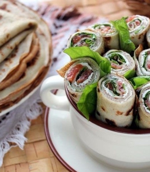 Блинчики с лососём и творожным сыром