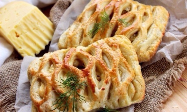 Слойки с курицей и сыром