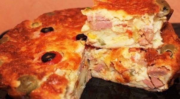 Заливной пирог с колбасой и овощами