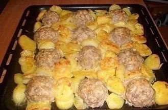 Мясные "ёжики" с картошкой под сыром.