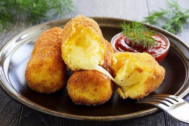 Картофельные крокеты с моцареллой.