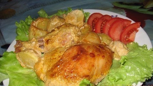 Вкусная курочка в маринаде вместе с картошкой в духовке