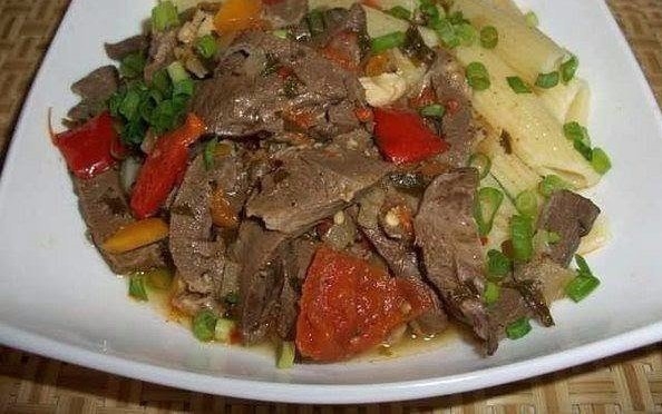 Сердце, тушенное с овощами.